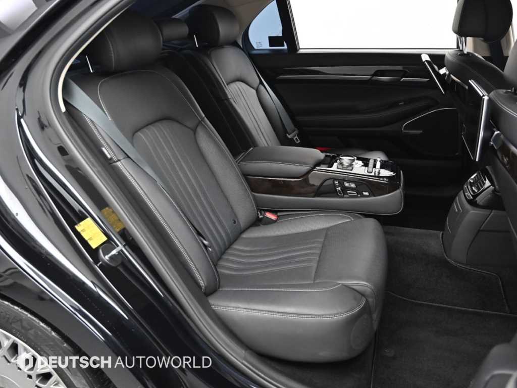 Genesis G90 - Vista 12