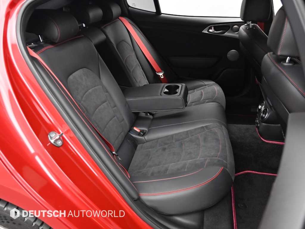 KIA Stinger - Vista 12