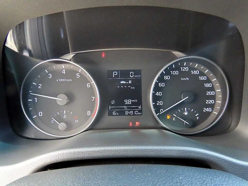 HYUNDAI Avante - Vista 9