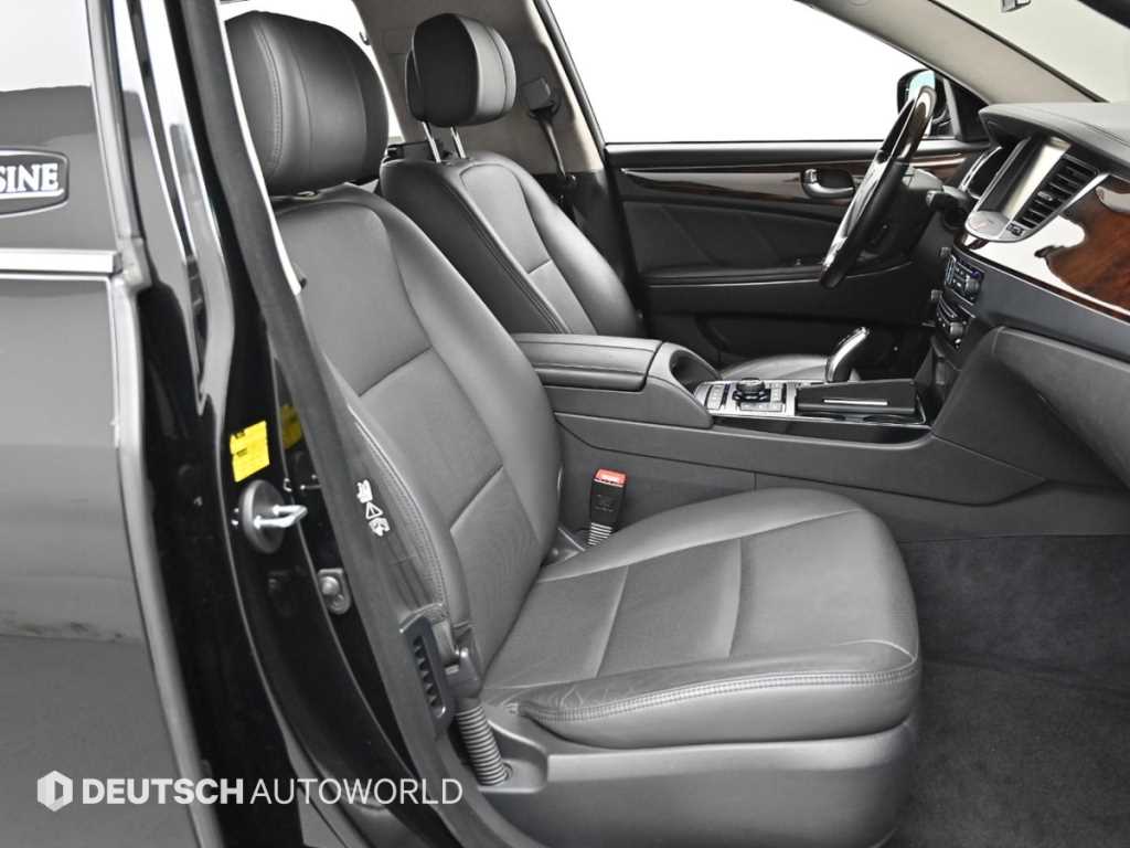 HYUNDAI Equus - Vista 10