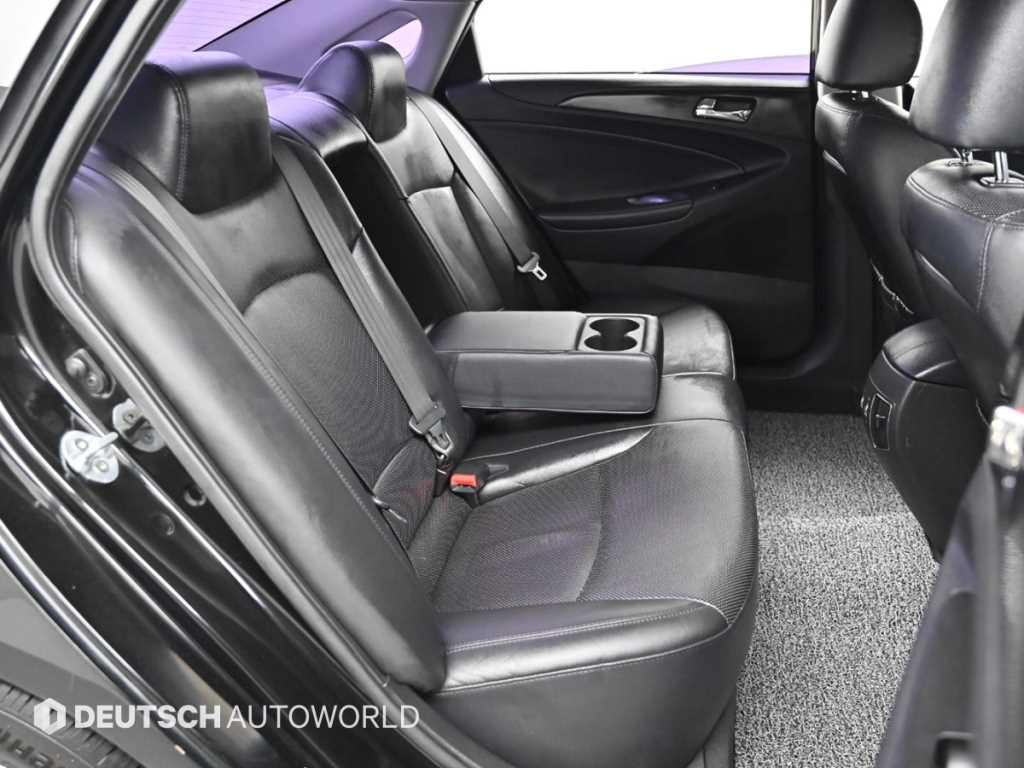 HYUNDAI Sonata - Vista 12