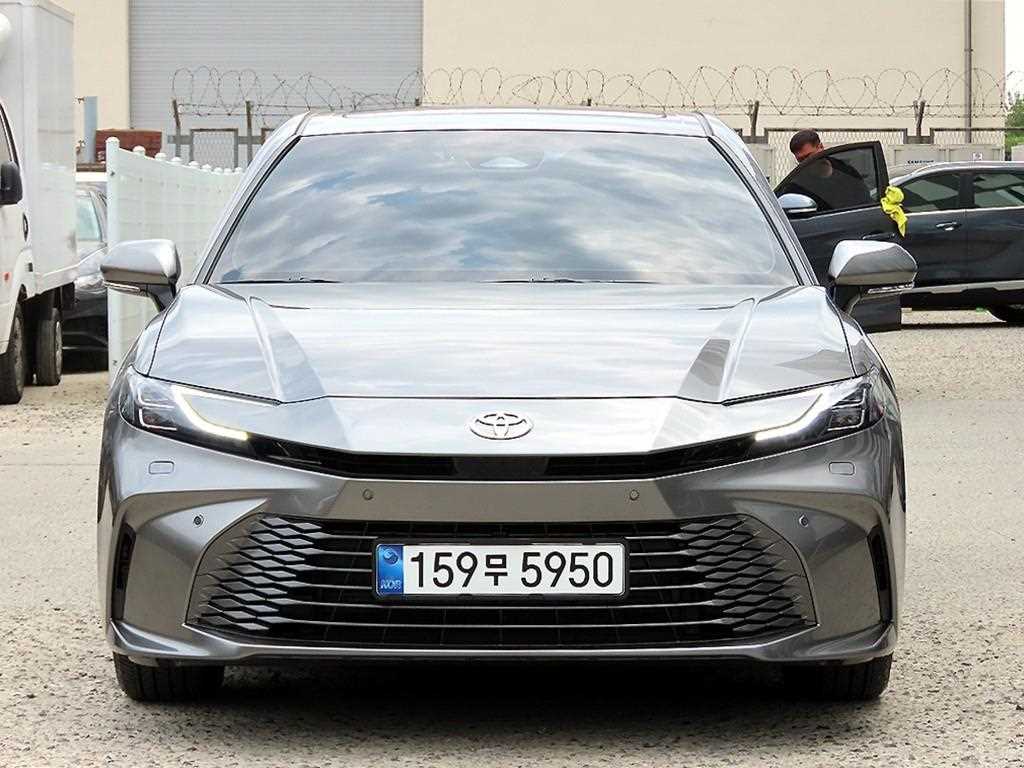 Toyota Camry 2025 Gris - Importación desde Corea - HF Imports Iquique - Foto 1