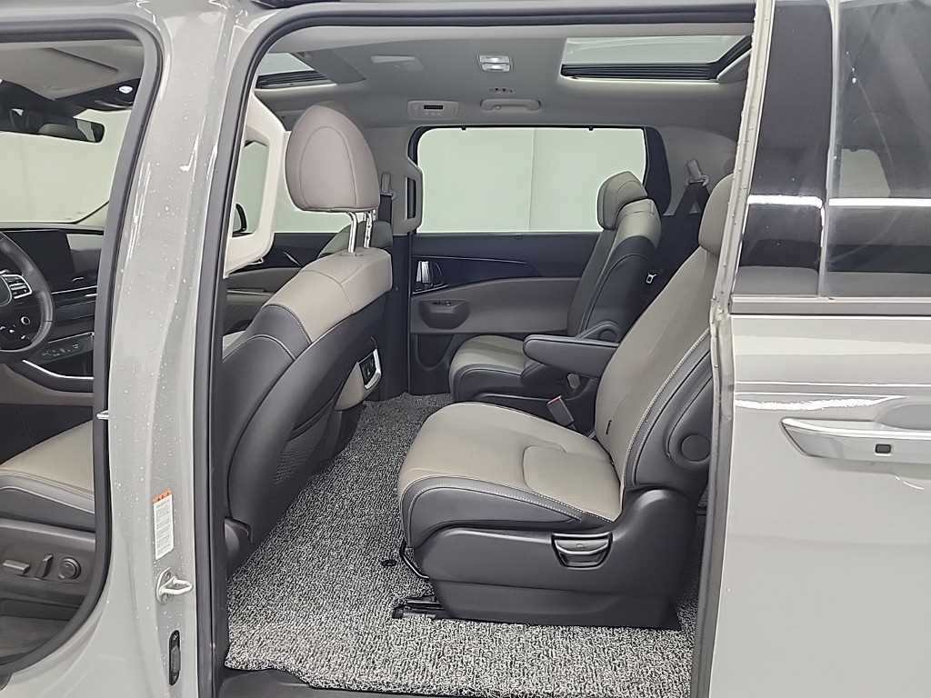 KIA Carnival - Vista 12