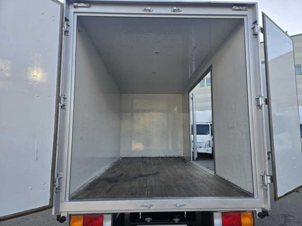 medium and large cargo truck - Vista 7
