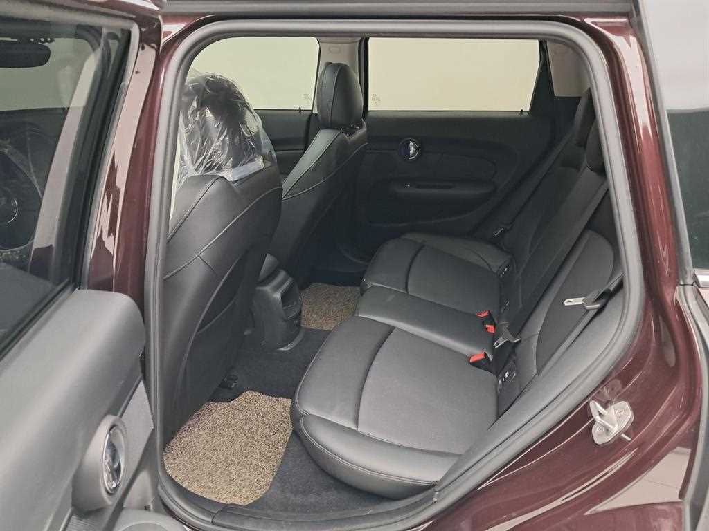 Mini Clubman - Vista 11