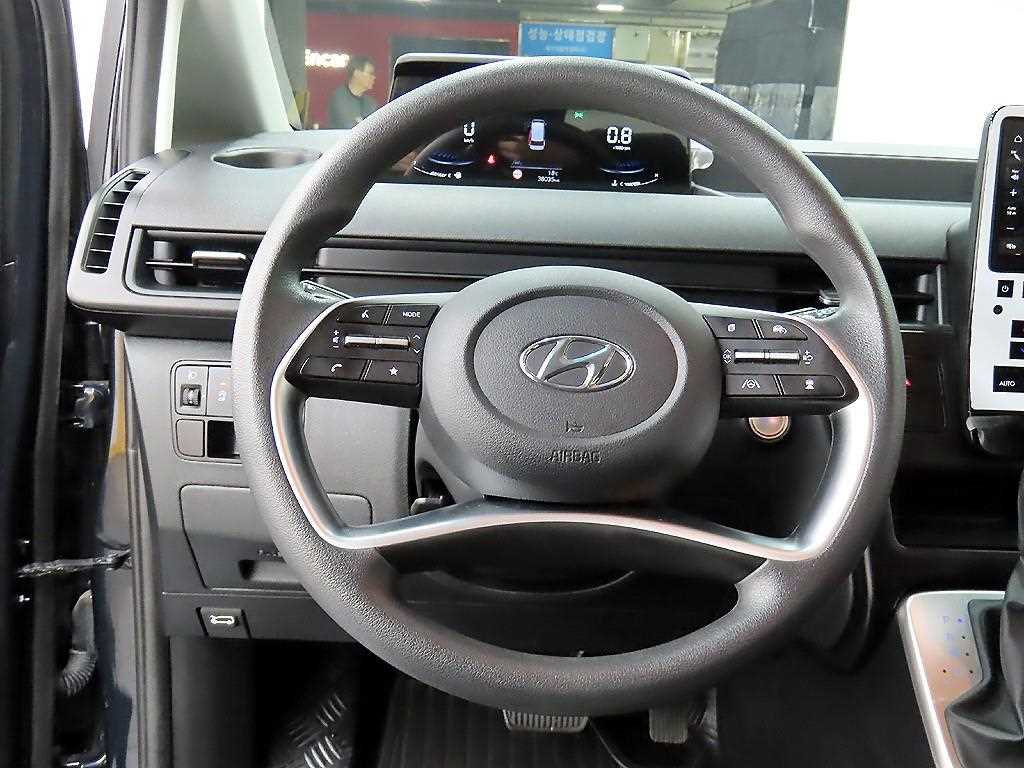 HYUNDAI Staria - Vista 9