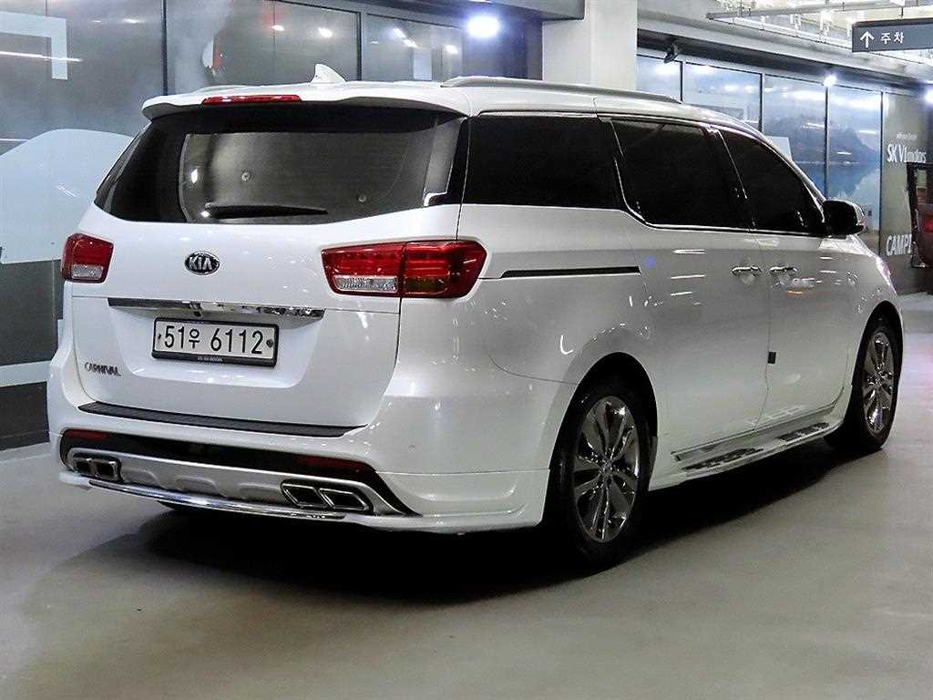 KIA Carnival - Vista 4