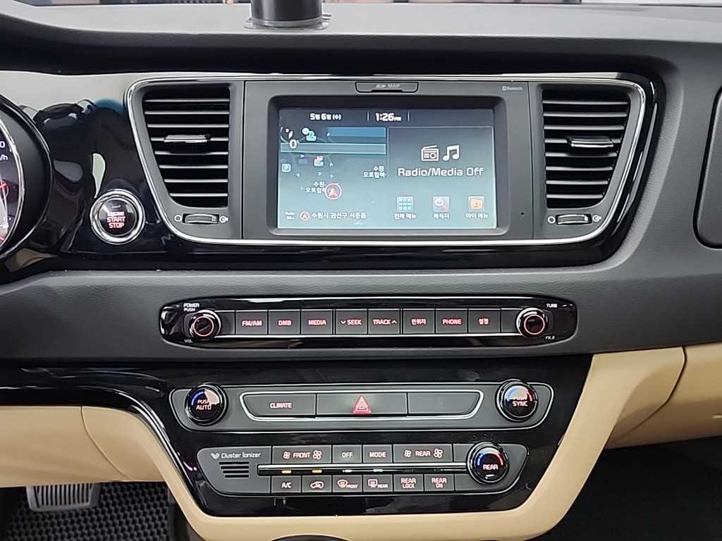 KIA Carnival - Vista 10