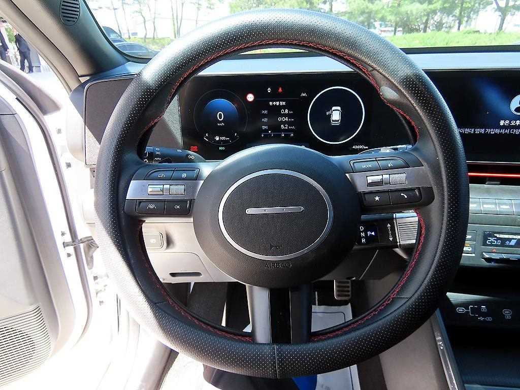 HYUNDAI Kona - Vista 8