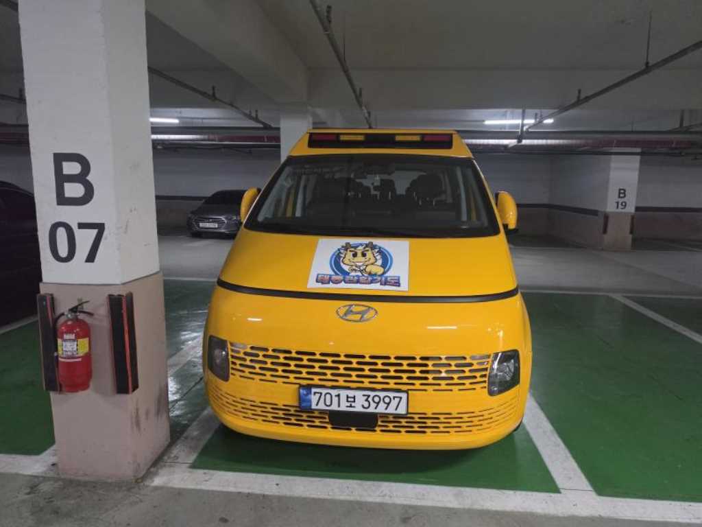 HYUNDAI Staria 2022 Amarillo - Importación desde Corea - HF Imports Iquique - Foto 1