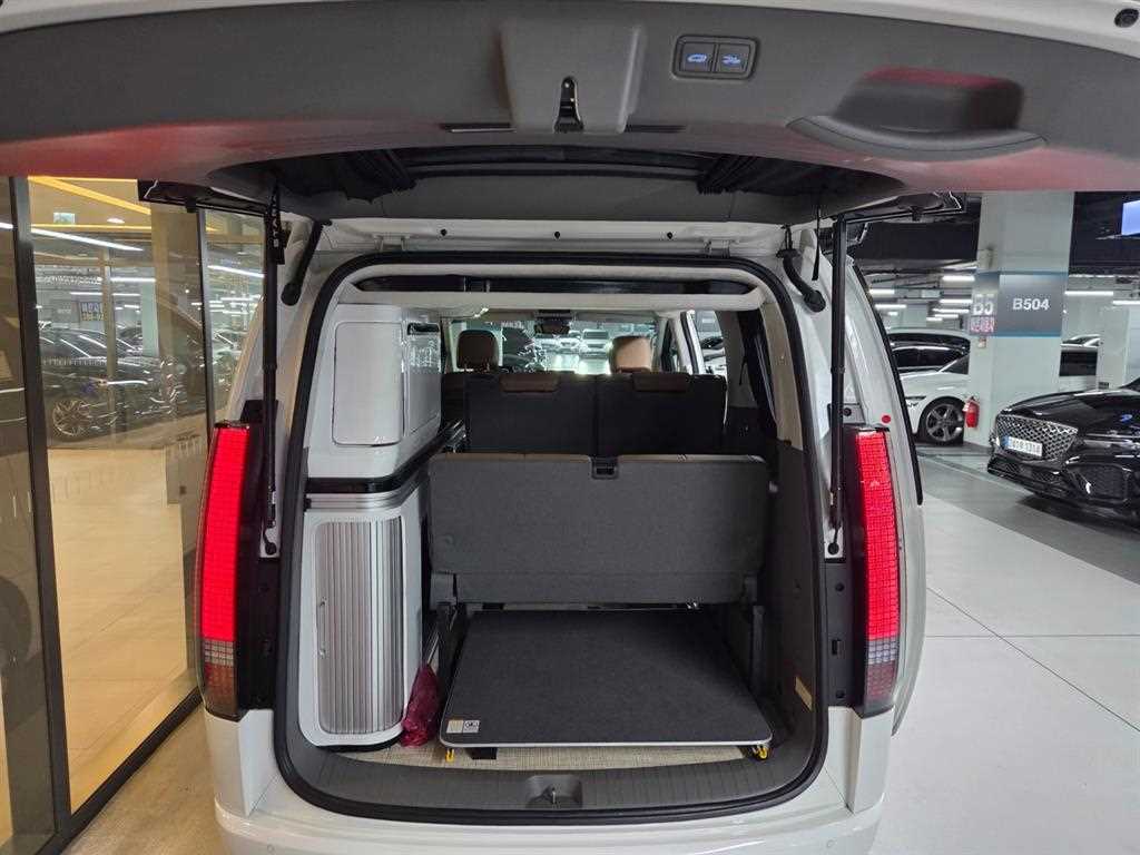 HYUNDAI Staria - Vista 4