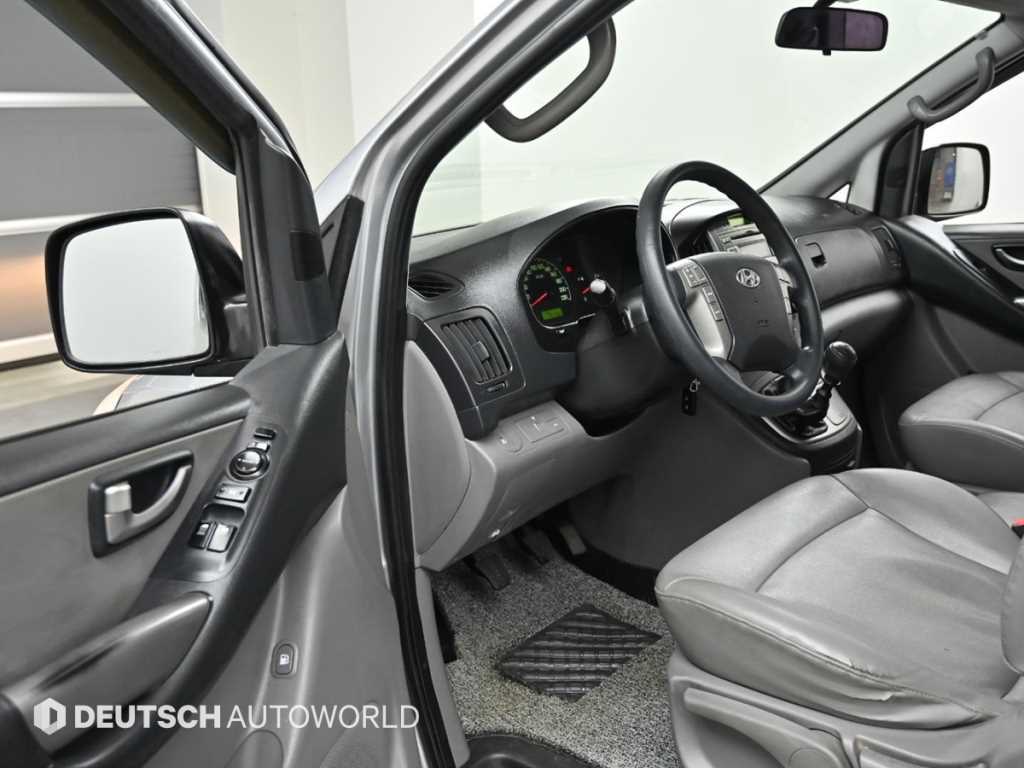 HYUNDAI Starex - Vista 11