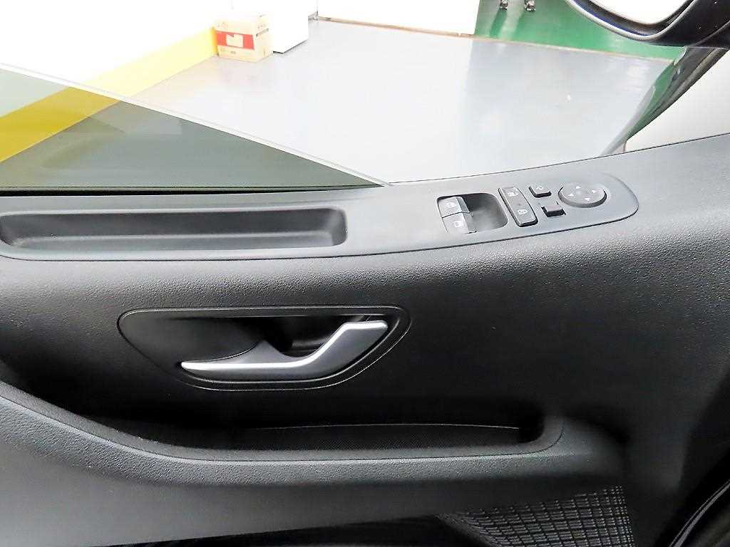 HYUNDAI Staria - Vista 11