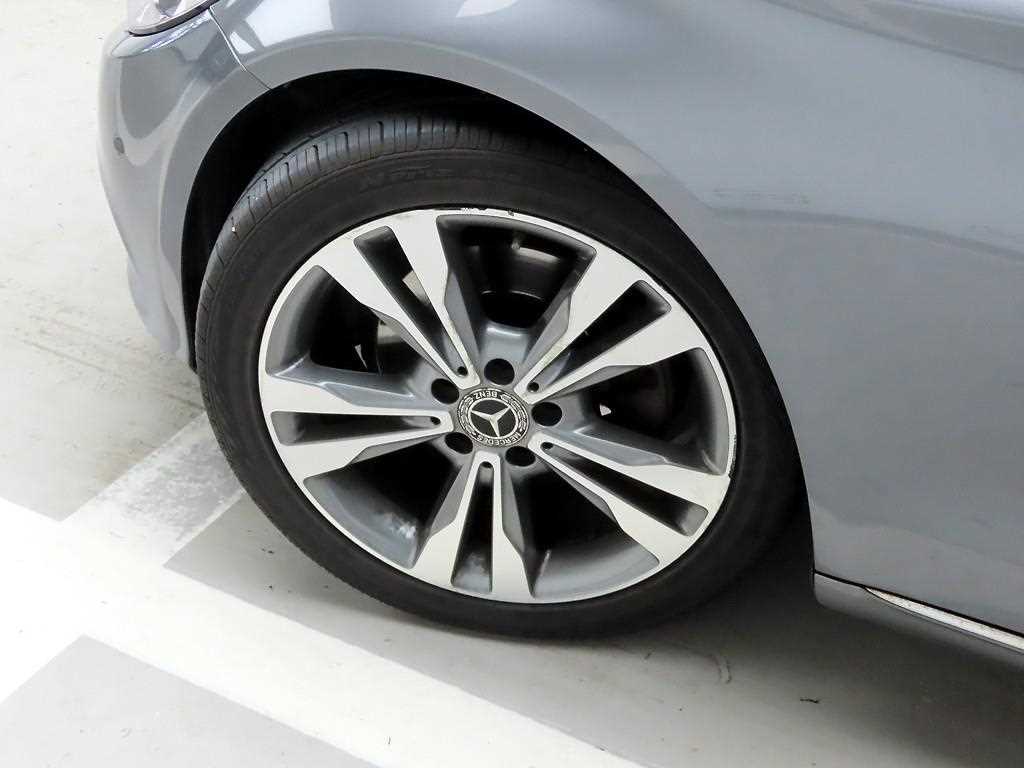 Mercedes Benz C Class 2018 Gris - Importación desde Corea - HF Imports Iquique - Foto 19
