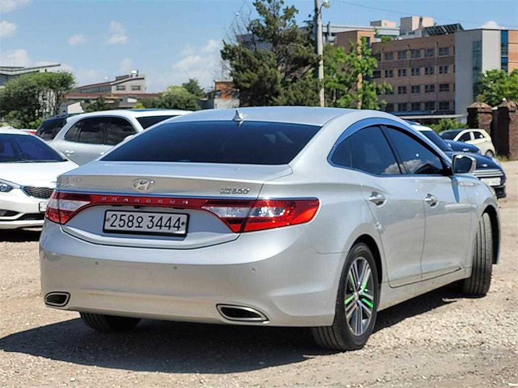 HYUNDAI Grandeur - Vista 4