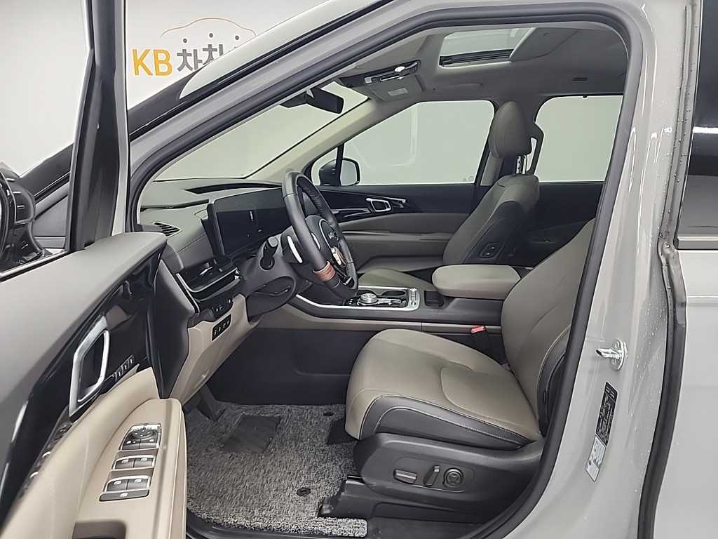 KIA Carnival - Vista 11
