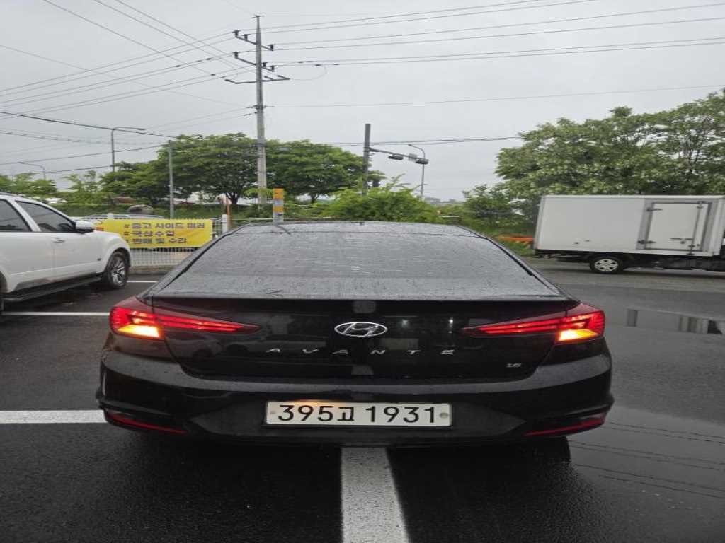 HYUNDAI Avante - Vista 3