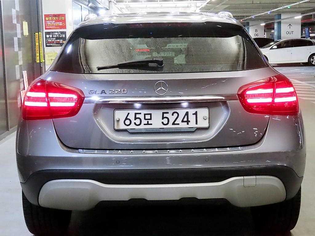 Mercedes Benz GLA Class - Vista 5