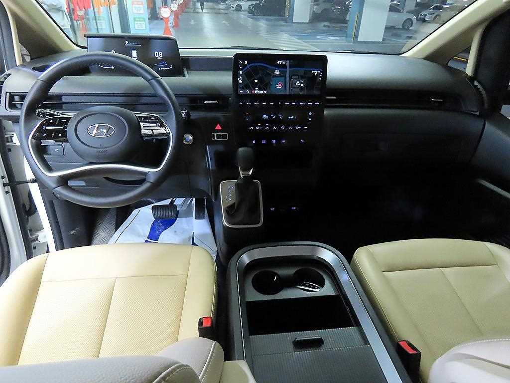 HYUNDAI Staria - Vista 10