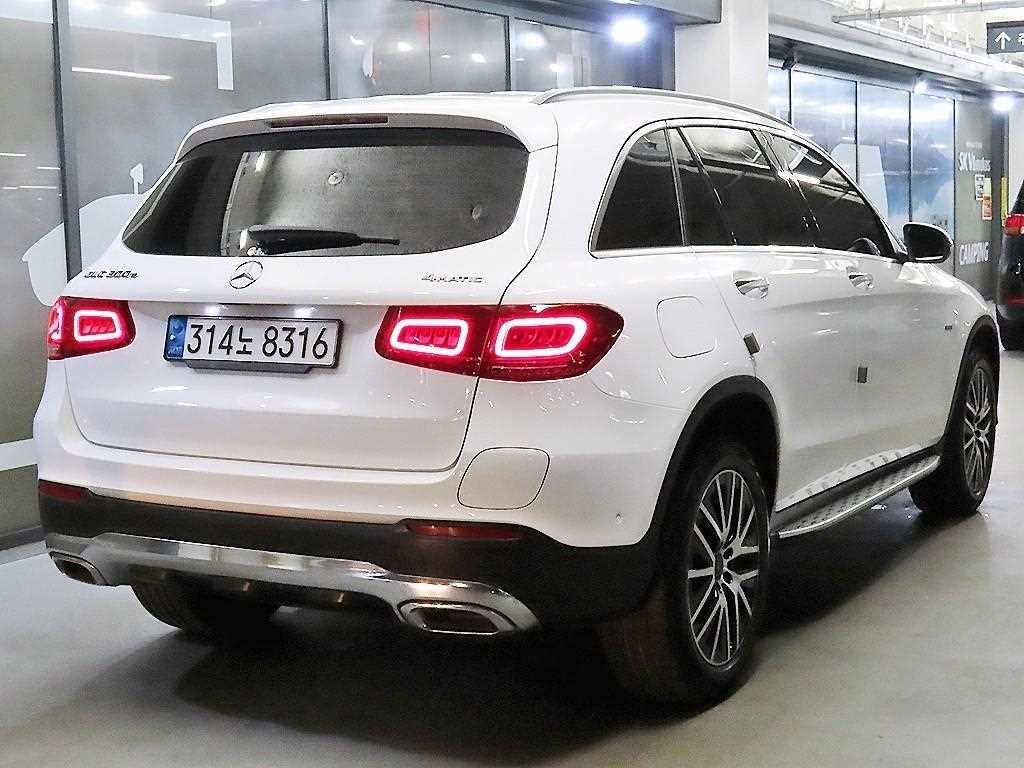 Mercedes Benz GLC Class - Vista 4