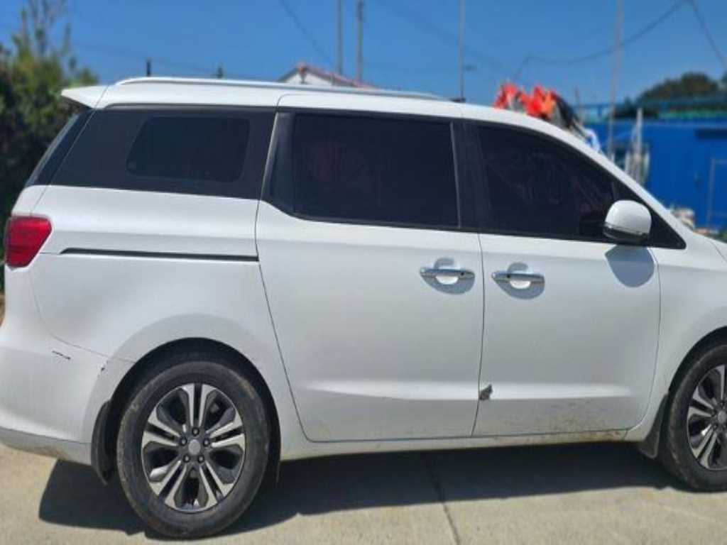 KIA Carnival - Vista 3