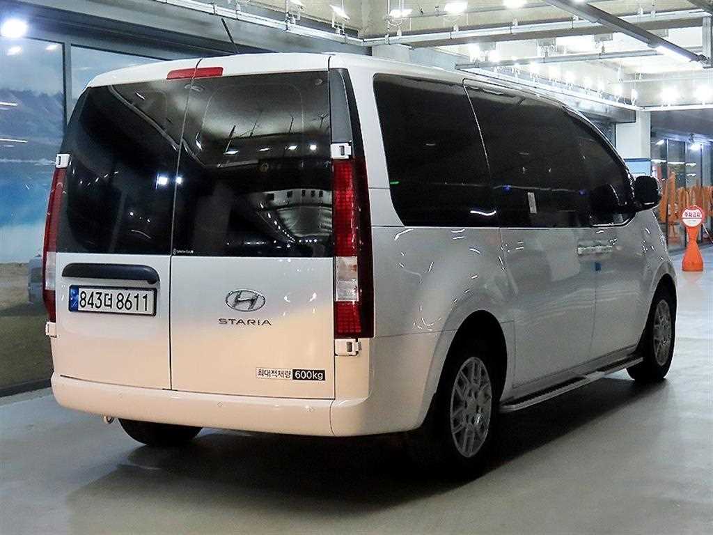 HYUNDAI Staria - Vista 4
