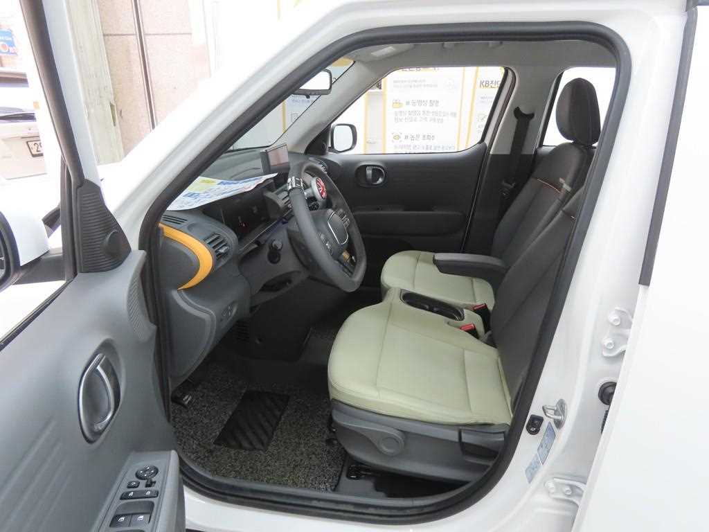 HYUNDAI Casper - Vista 5