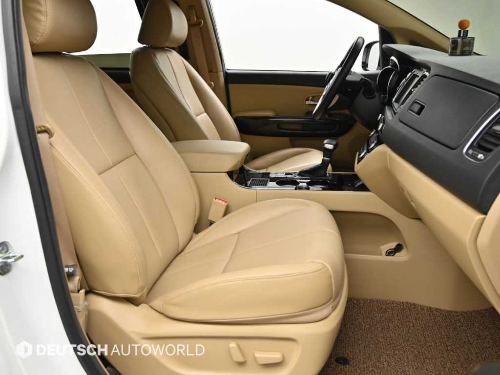 KIA Carnival - Vista 10