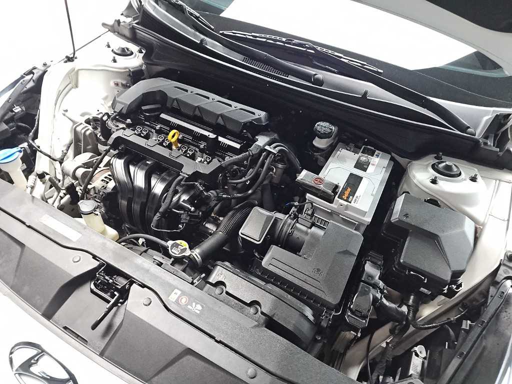 HYUNDAI Avante - Vista 5