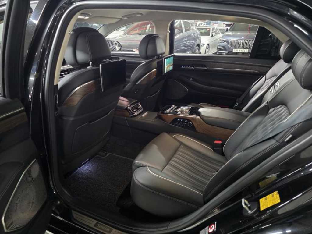 Genesis G90 - Vista 6