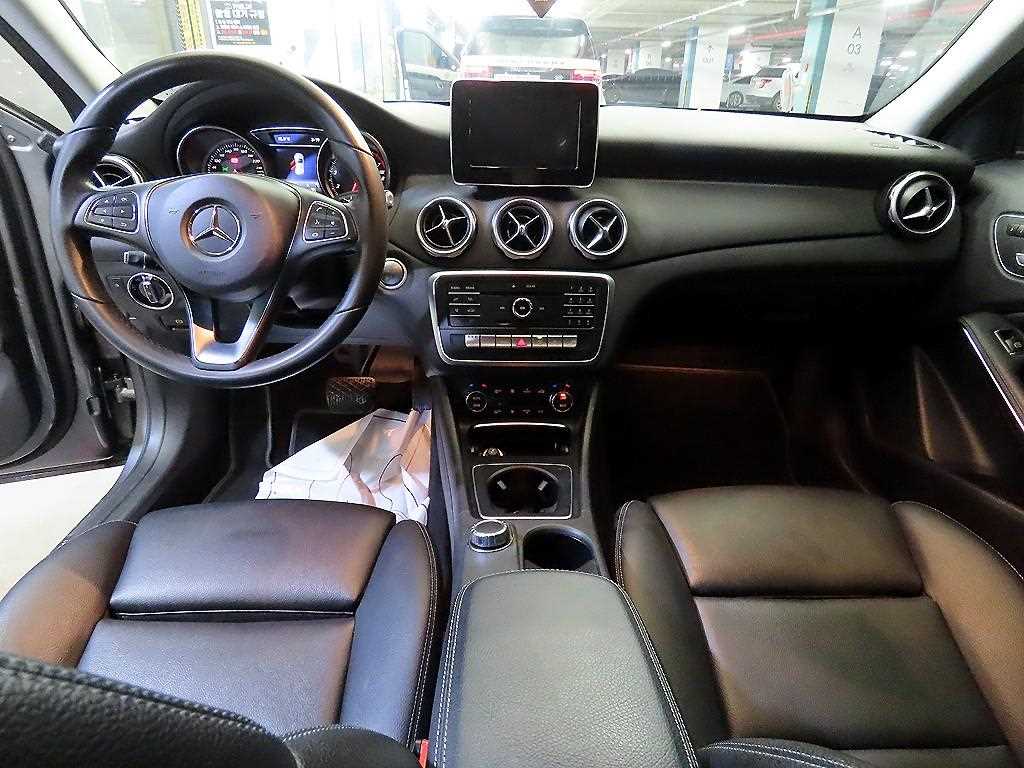 Mercedes Benz GLA Class - Vista 10