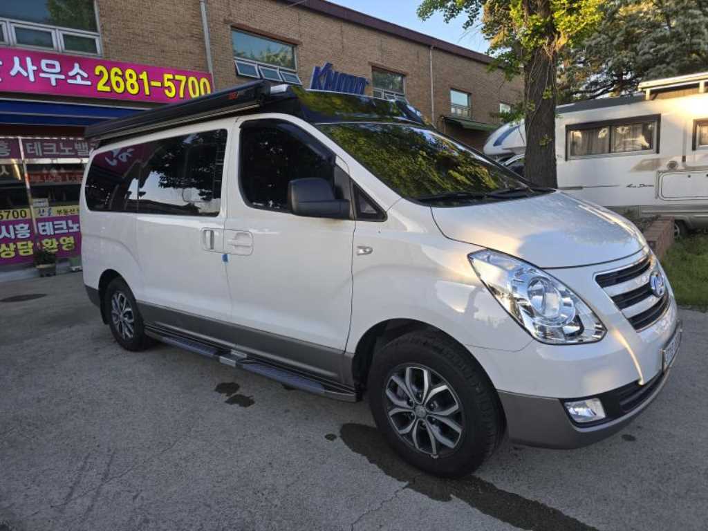 HYUNDAI Starex - Vista 3