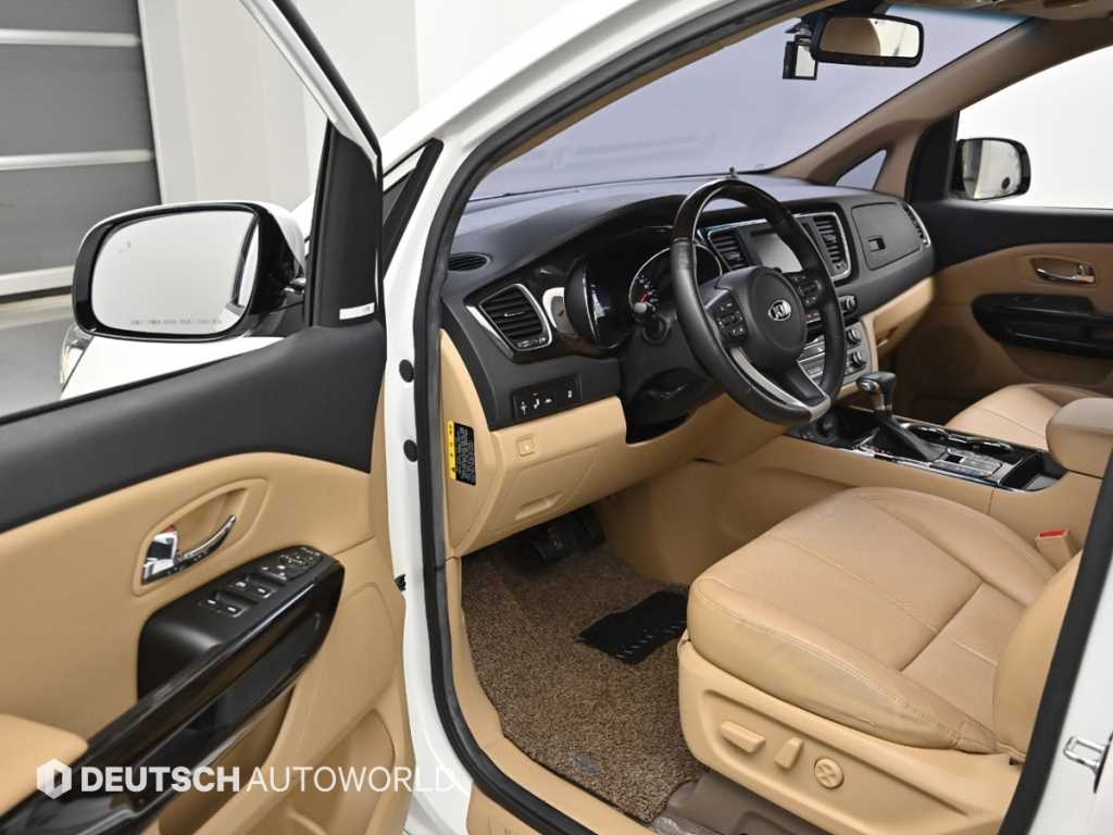 KIA Carnival - Vista 11