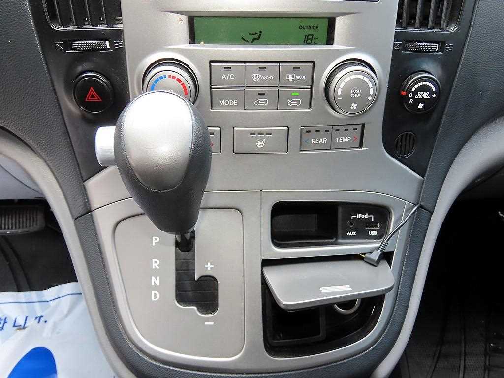 HYUNDAI Starex - Vista 10