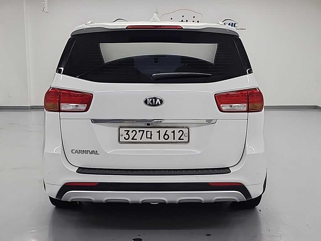 KIA Carnival - Vista 4