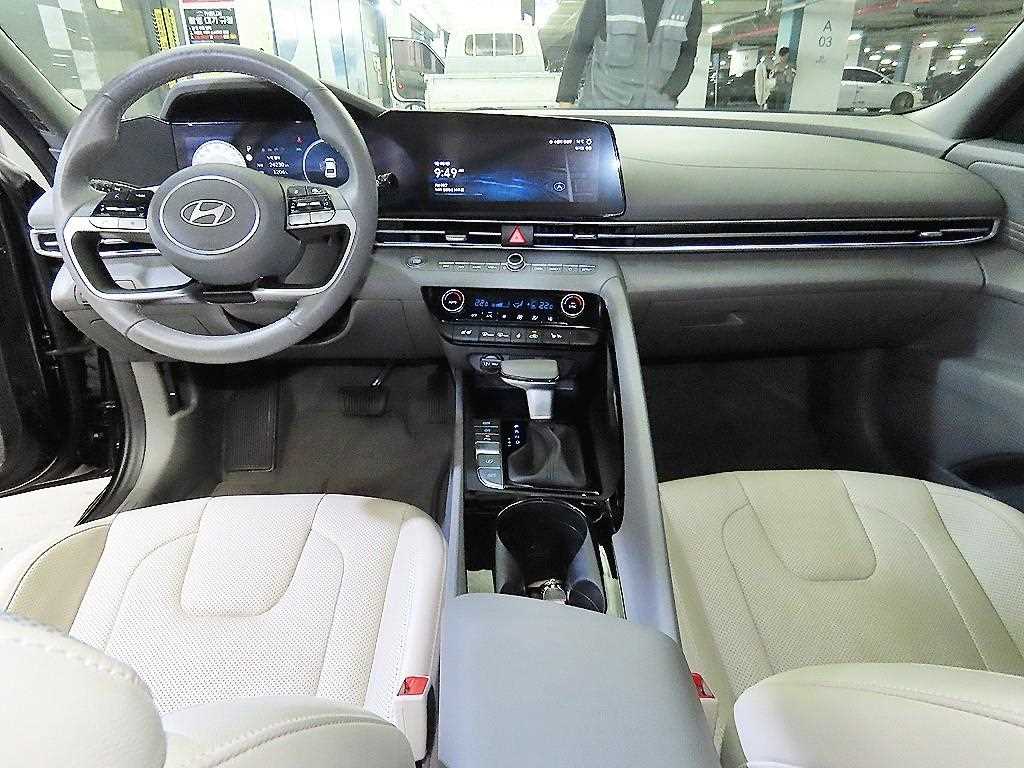 HYUNDAI Avante - Vista 10