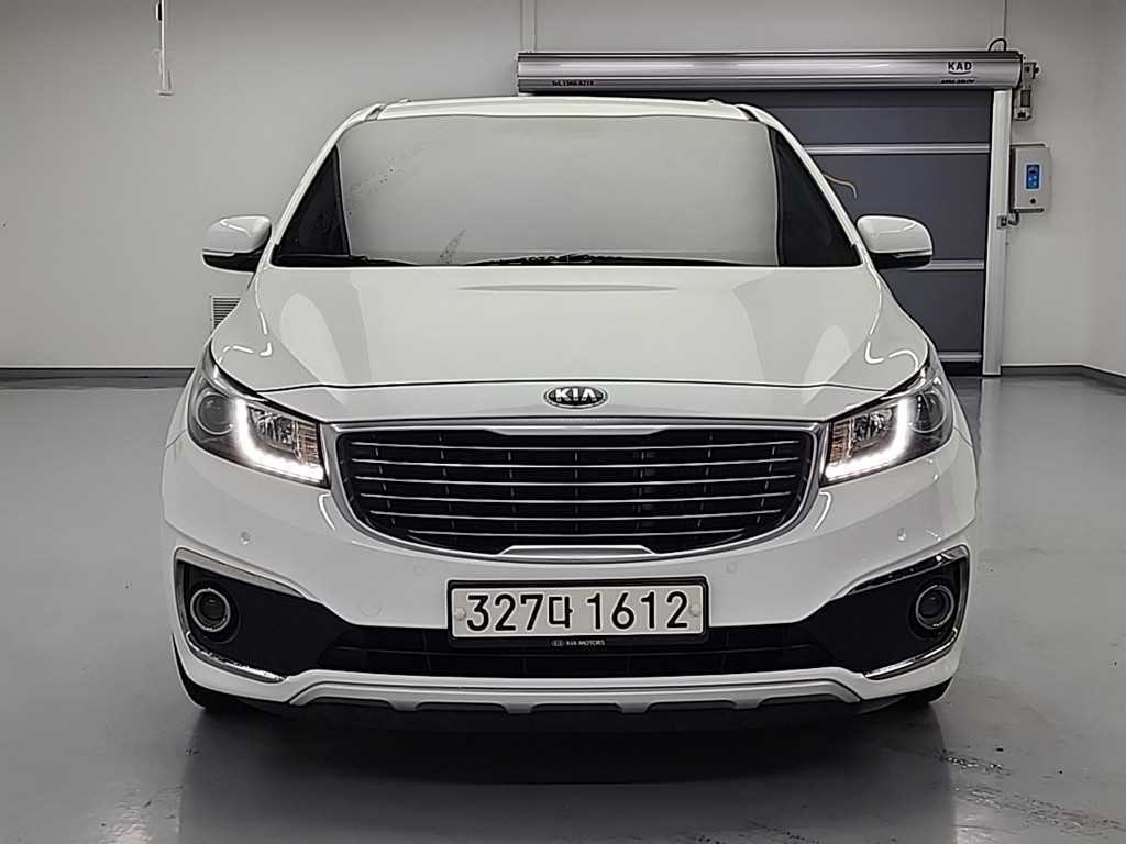 KIA Carnival - Vista 2