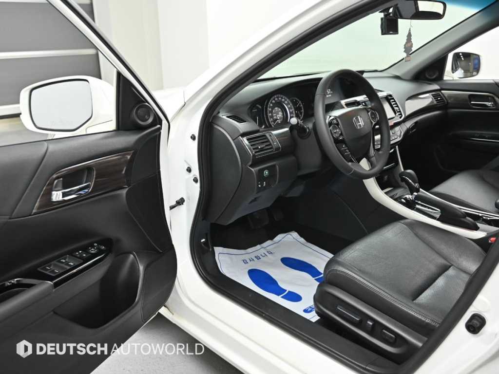 Honda Accord - Vista 11