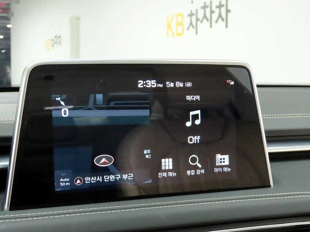 Genesis G70 - Vista 8