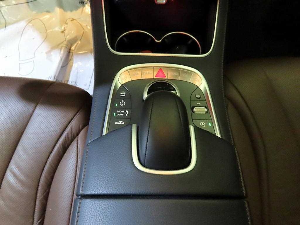 Mercedes Benz S Class - Vista 12
