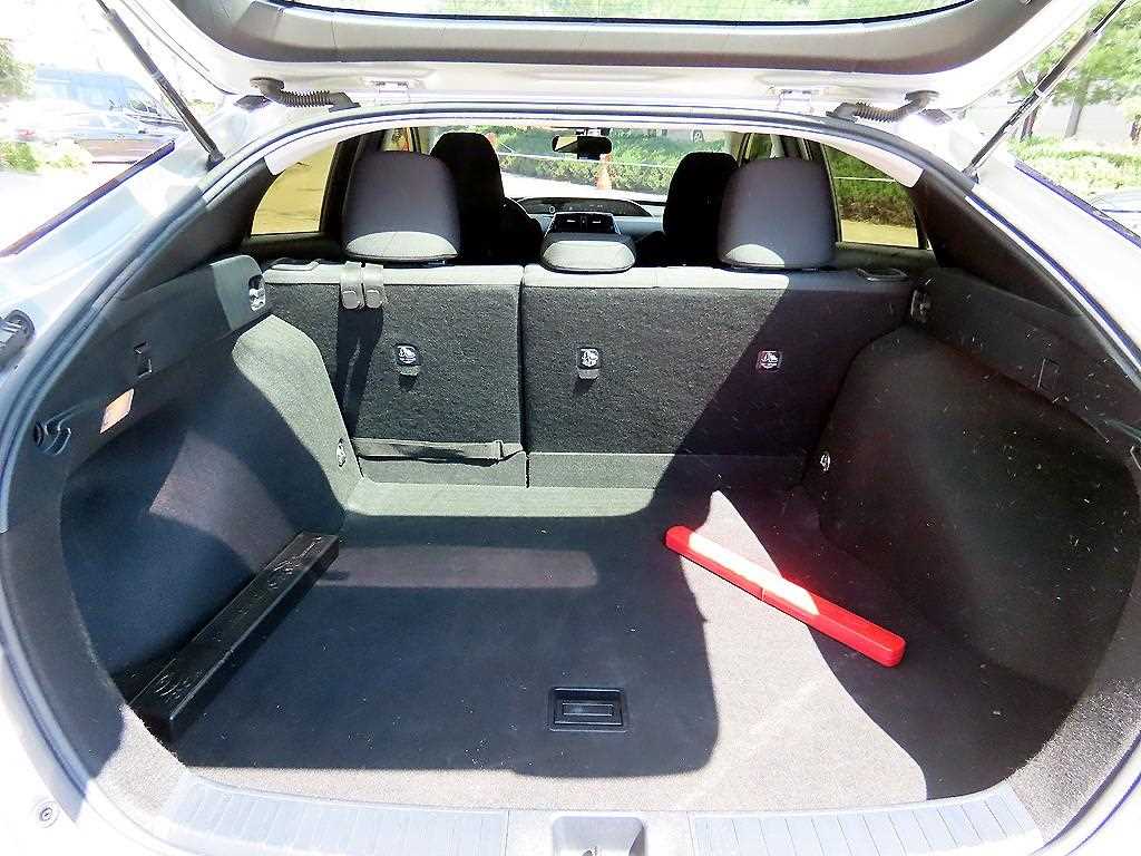 Toyota Prius 2018 Plateado - Importación desde Corea - HF Imports Iquique - Foto 16