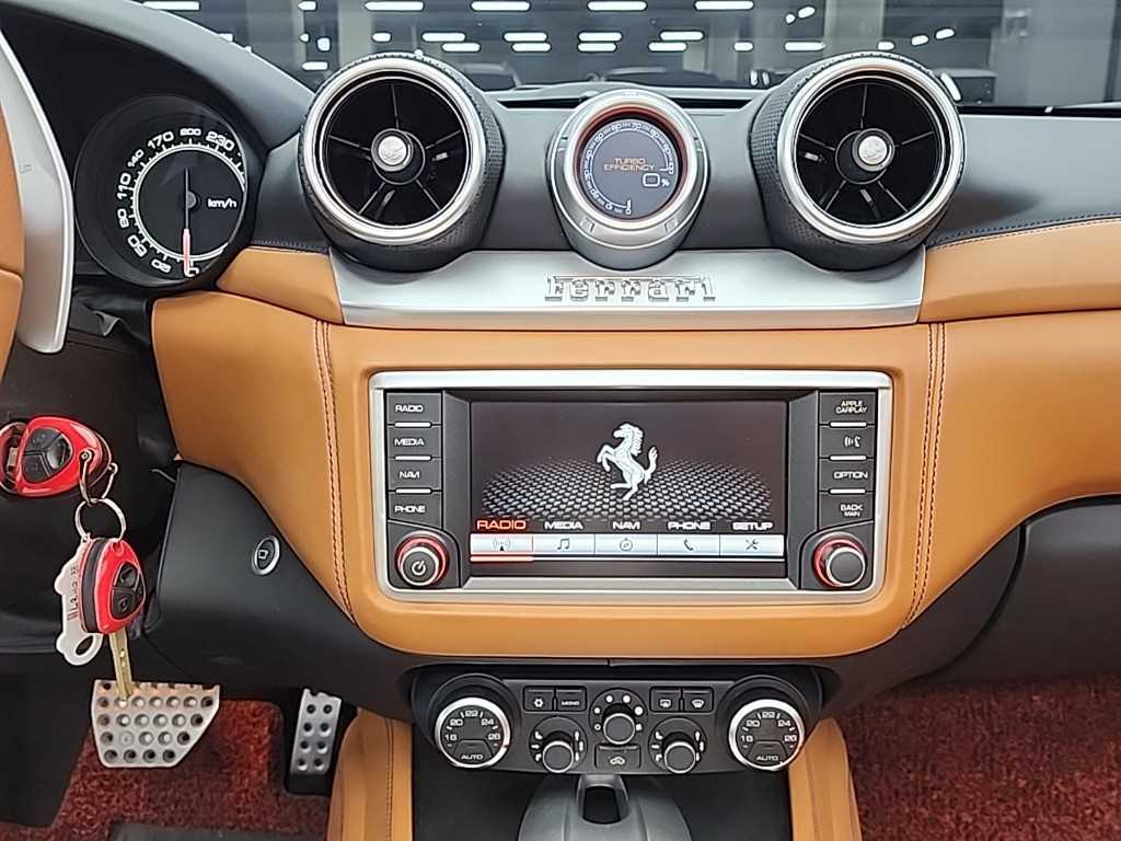 Ferrari California - Vista 10