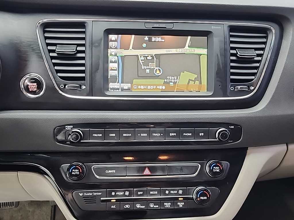 KIA Carnival - Vista 10