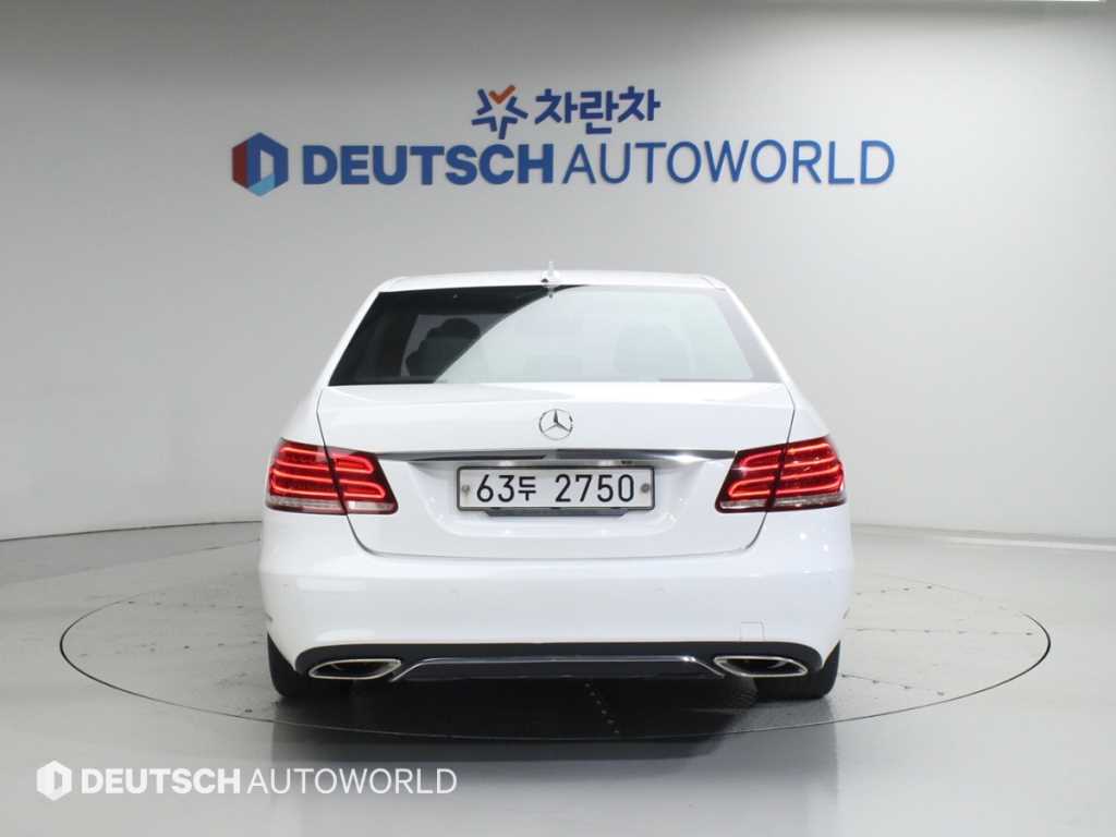 Mercedes Benz E class - Vista 4