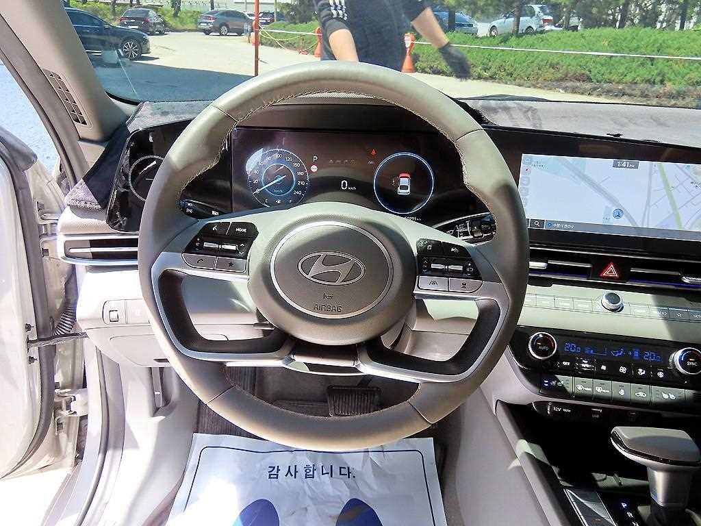 HYUNDAI Avante - Vista 8