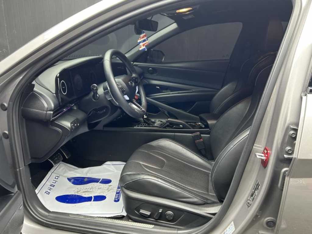 HYUNDAI Avante - Vista 5