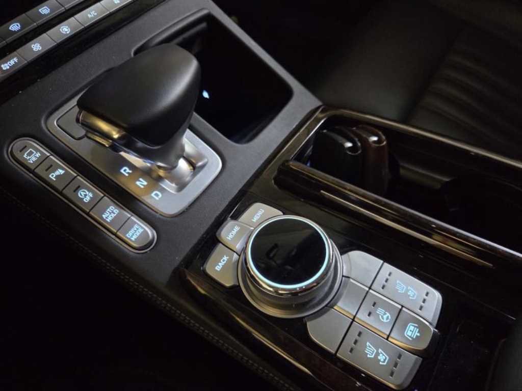 Genesis G90 - Vista 7