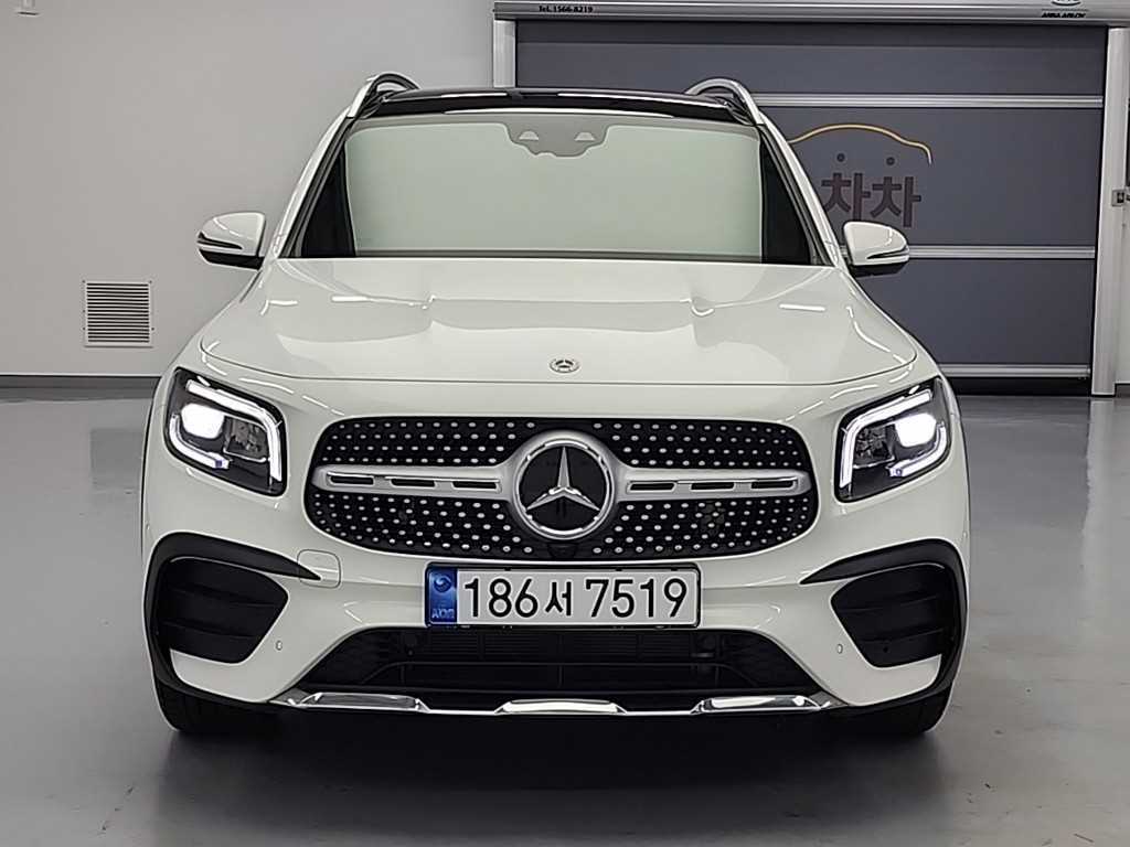 Mercedes Benz GLB Class - Vista 2
