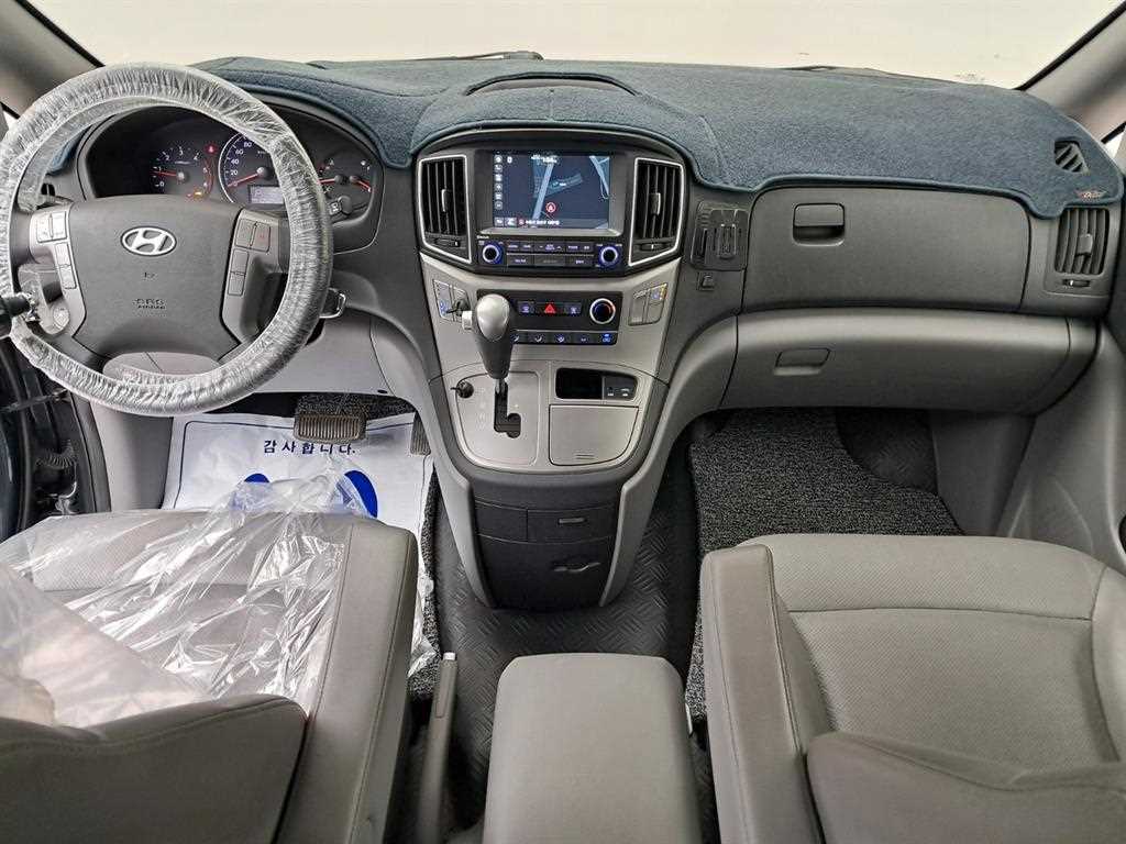 HYUNDAI Starex - Vista 6