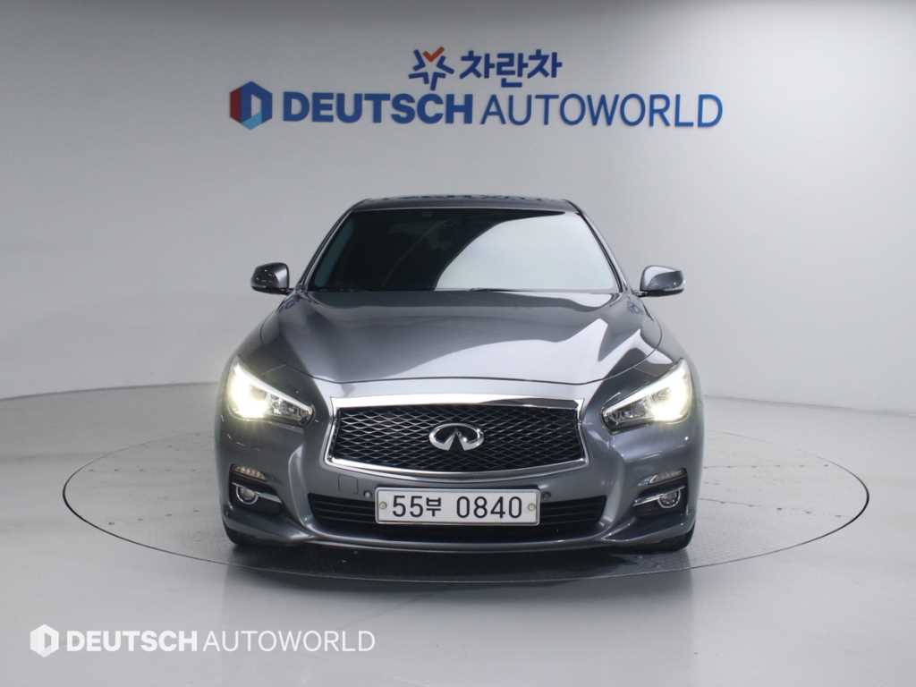 Infiniti Q - Vista 3